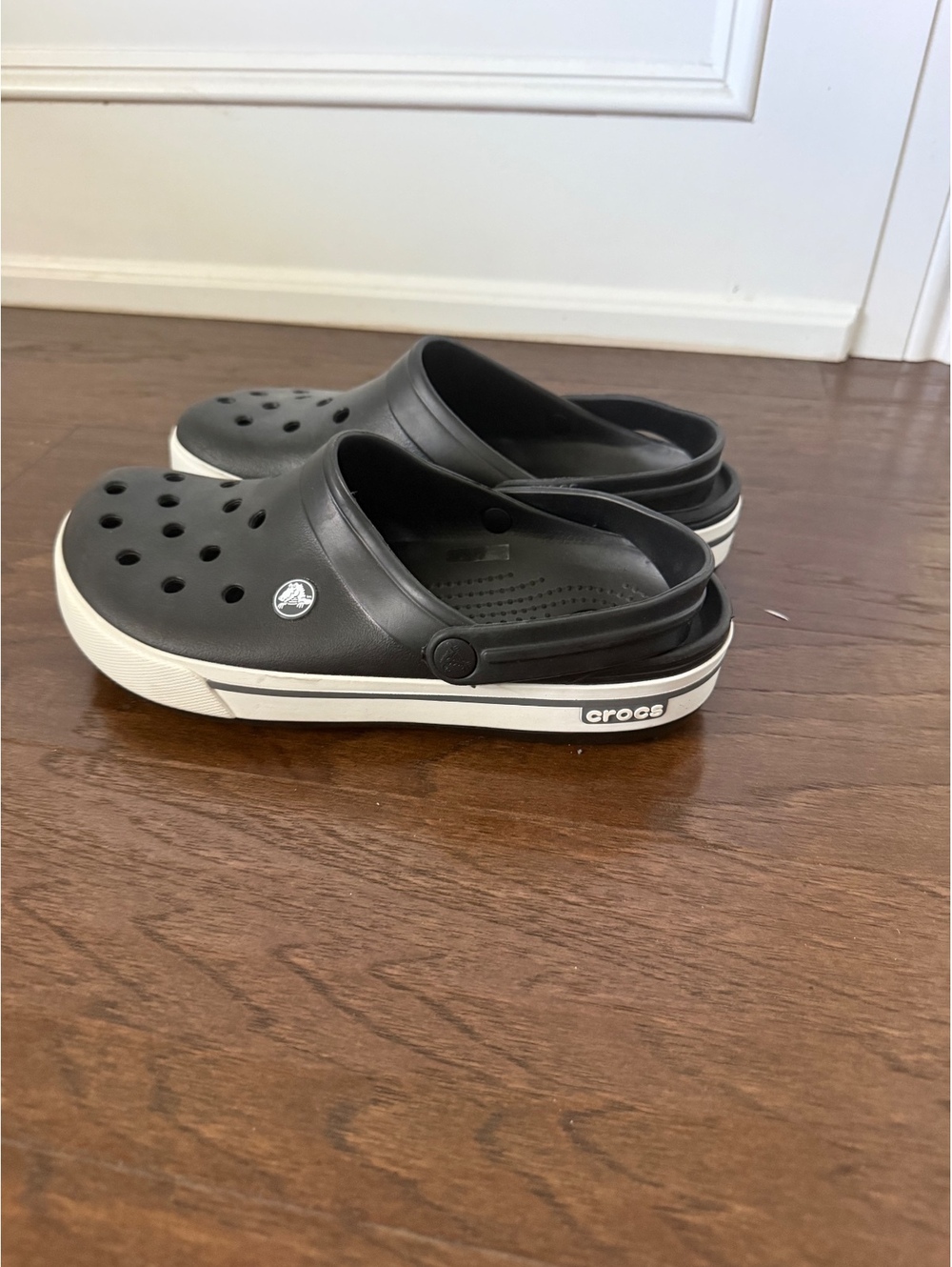 NWOT Crocs Crocband Clogs Sandals Shoes Black White Unisex Mens 7 Womens 9 - Picture 4 of 5